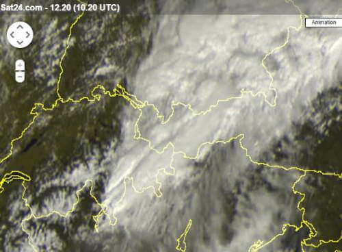 Forti temporali in atto sulle Alpi, segnalata grandine, fenomeni attesi anche in pianura, localmente - sat24.com