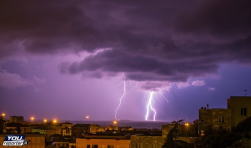 Nubifragio nella notte a Milano, tempesta di fulmini tra Liguria e Toscana, il video - Youreporter