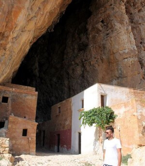 L'interno della Grotta Mangiapane