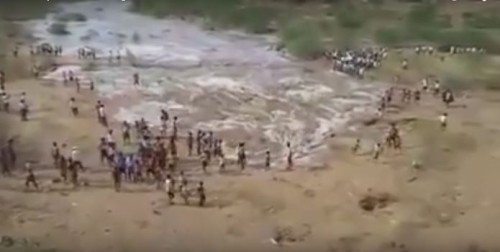 fiume si risveglia in India