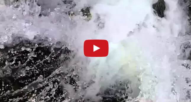 Misterioso avvenimento in un lago degli Stati Uniti, l'acqua si getta in una voragine - Youtube