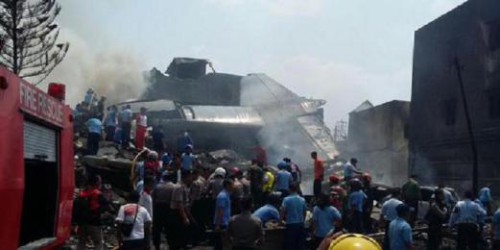 Medan, Indonesia: aereo militare precipita sulla città, oltre 30 morti