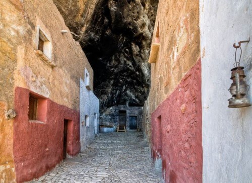 Il fantastico interno della Grotta Mangiapane
