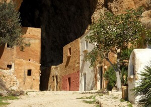 La Grotta Mangiapane in Sicilia, uno dei luoghi più affascinanti dell'Italia