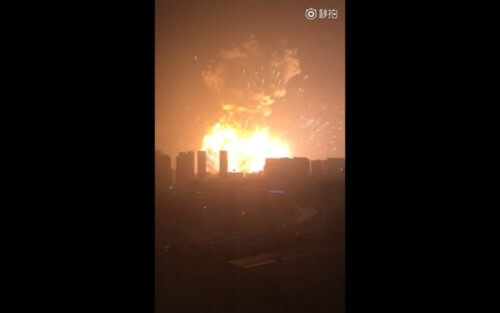 Esplosione a Tianjin, Cina: disastro nel porto, 50 vittime ed edifici distrutti
