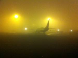 Nebbia a Londra: piloti atterrano al buio, video diffuso sul web
