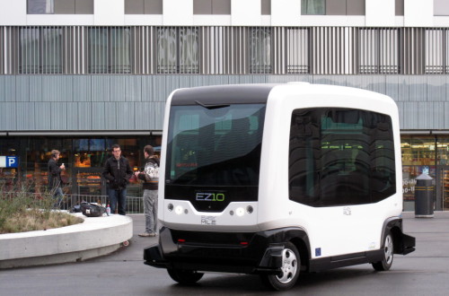 Olanda: inventato l'autobus con pilota automatico 