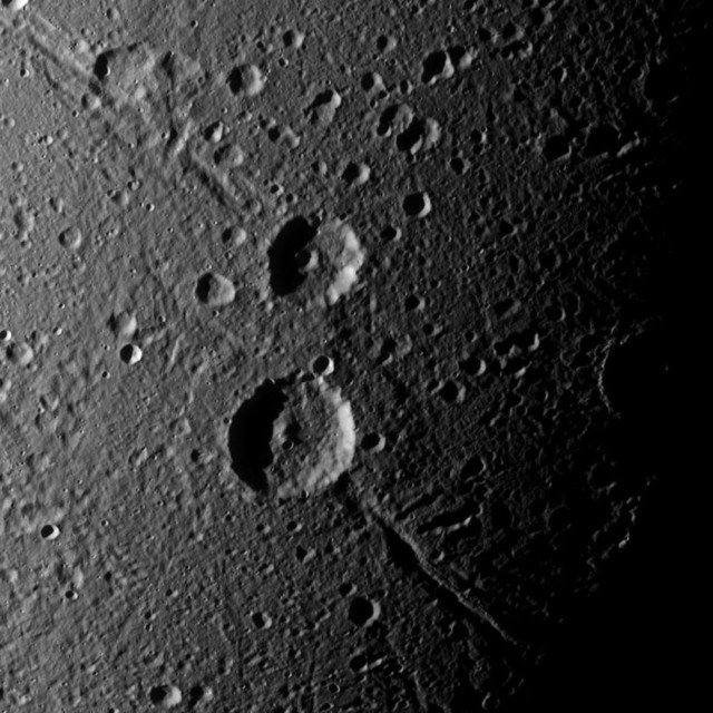 Dione-crateri-italo-caieta-1.jpg