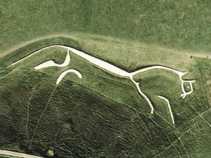 cavallo-bianco-uffington-e1493295101932.jpg