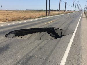 Sinkhole-in-California.jpg