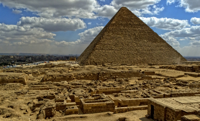 piramide-di-cheope-trono-1.jpg