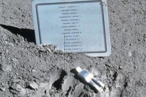 fallen-astronaut-luna.jpg