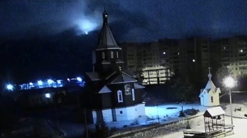 Bolide azzurro illumina il cielo in Russia