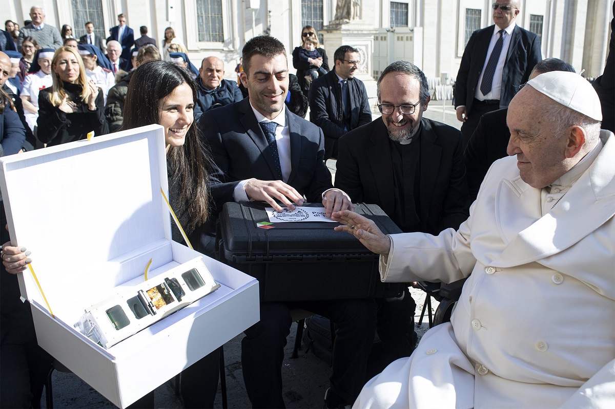 papa francesco-spei satelles