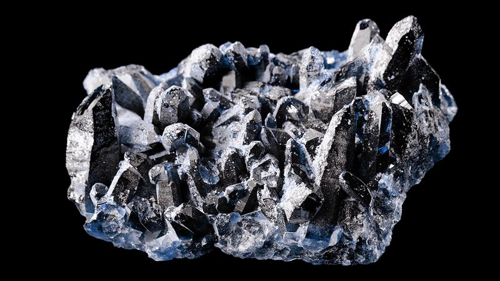 Il minerale scuro magnetite.