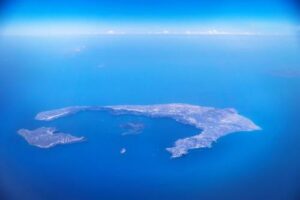 Una vista aerea della caldera di Santorini oggi