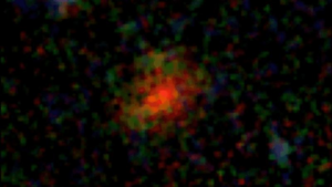 uno spettacolo di immagini molto pixelate mostra una galassia rossa tra il nero dell'universo