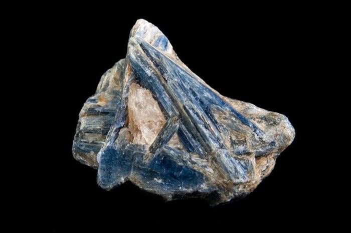 kyanite-crystal-m-1.jpg