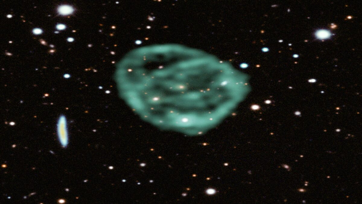 Trovate misteriose strutture radio circolari attorno ad alcune galassie