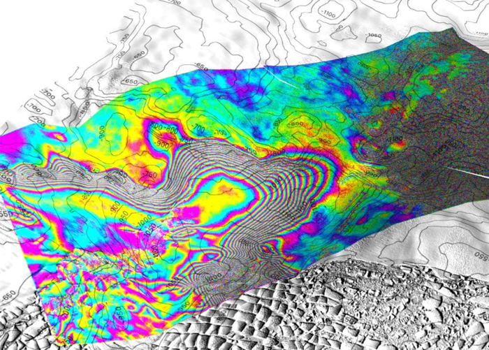 Colorazione falsa di immagini satellitari mostra la flessione sperimentata dal ghiacciaio Thwaites mentre le pressioni mareali salgono e scendono, mentre l'acqua penetra per chilometri sotto il ghiaccio, accelerando il riscaldamento.