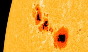 Sunspots_1302_Sep_2011_by_NASA.jpg