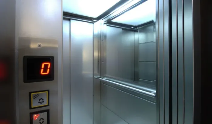 Perché esistono gli specchi negli ascensori?