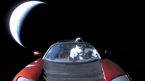 Il viaggio senza fine della Tesla nello spazio