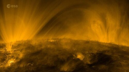 Spettacolare Visione dell’Atmosfera Solare: Muschio, Pioggia e Spicoli