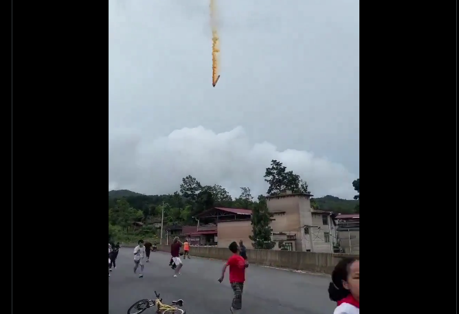 Booster del razzo Long March 2C Y50 precipita su un villaggio in Cina. Il video
