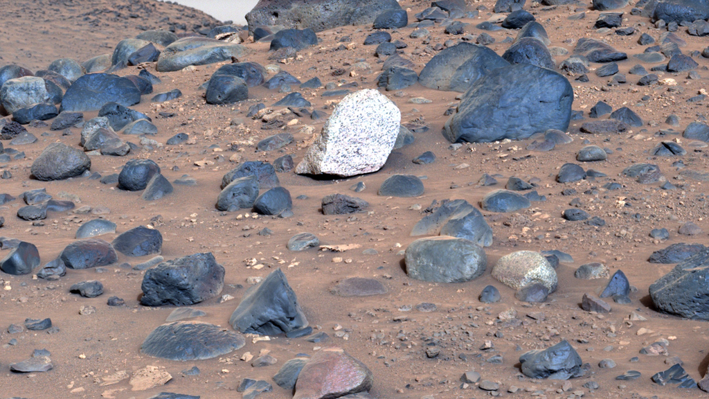 Una roccia di colore mai vista prima su Marte