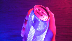 Mescolare bevande energetiche con alcol può compromettere le funzioni cerebrali