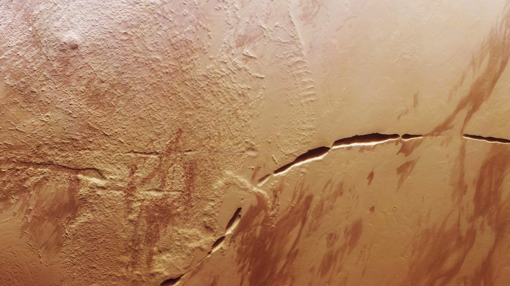 Una nuova immagine mostra una “cicatrice” che si estende su Marte