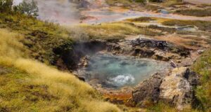 yellowstone-national-park-hot-spring-m.jpg