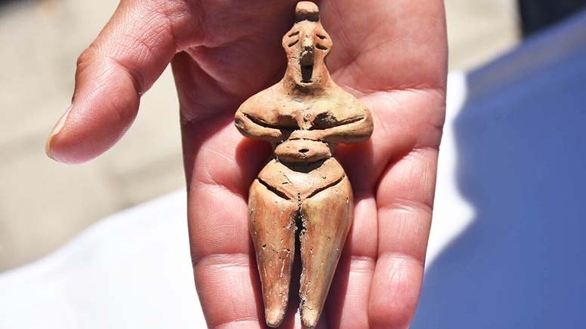 8000-year-old-female-statuette-found-in-Ulucak-Hoyuk-1.jpeg