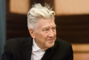 David Lynch rivela di essere affetto da enfisema: la sua determinazione nell’arte e nella malattia