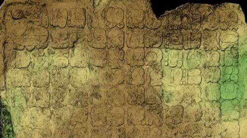 Scoperta di una lastra maya con riferimenti astronomici 