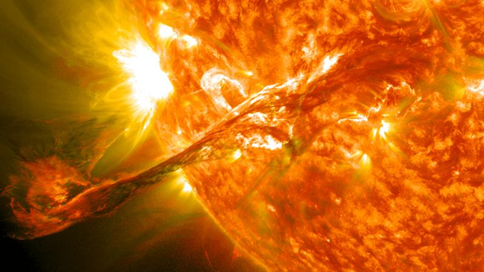 Le esplosioni solari sono le tempeste più potenti del Sistema Solare, ma fino a che punto possono arrivare?