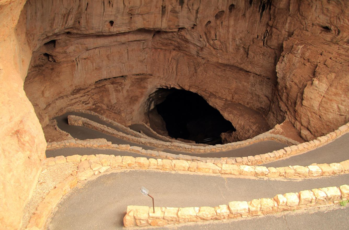 Ingresso alle Grotte di Carlsbad nel Nuovo Messico.