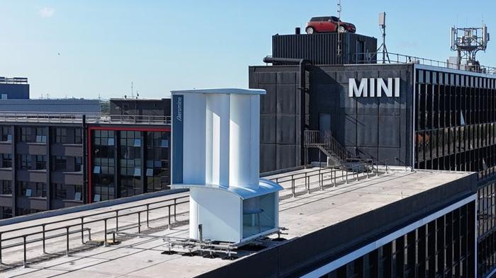 turbina eolica immobile sul tetto di Plant Oxford