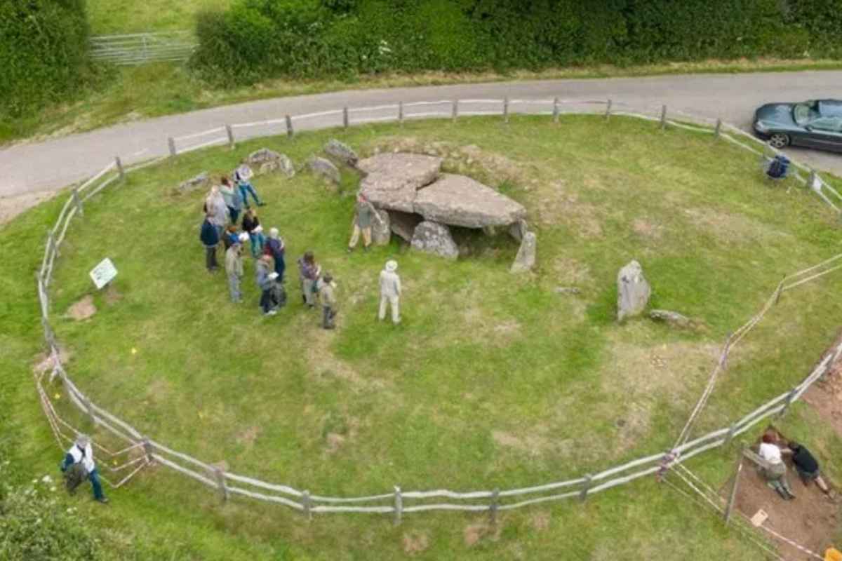 Prove di un secondo monumento megalitico sono state individuate sul sito di Arthur's stone