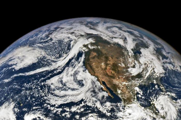 immagine satellitare del fiume atmosferico che si dirige verso il nord-ovest del Nord America