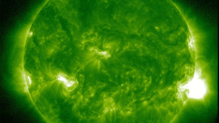 Eruzione di massa coronale dalla macchia solare AR3842.