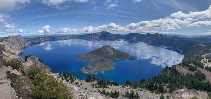 Wizard Island è una delle caratteristiche più note del Crater Lake.