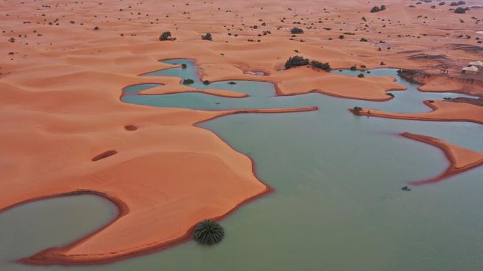 Lago del deserto del Sahara a Merzouga