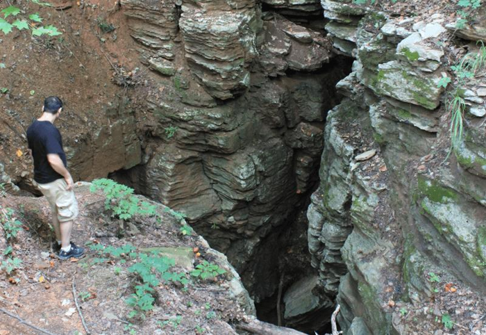 Ingresso alla Caverna di Ellison nella Contea di Walker, Georgia.