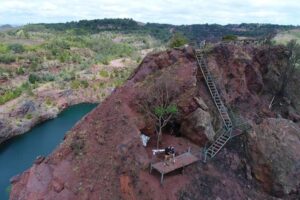 Una vista aerea delle porzioni rimanenti intatte di Lion Cavern, complesso minerario di Ngwenya nel nord-ovest dell'Eswatini.