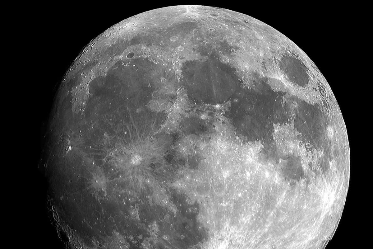 Depositi di ghiaccio scoperti sulla Luna