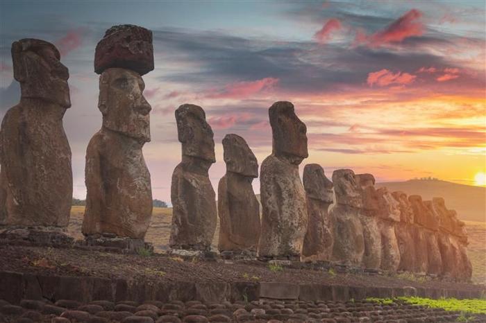 Rapa Nui, alias Isola di Pasqua, è più famosa per le sue gigantesche statue di pietra Moai.