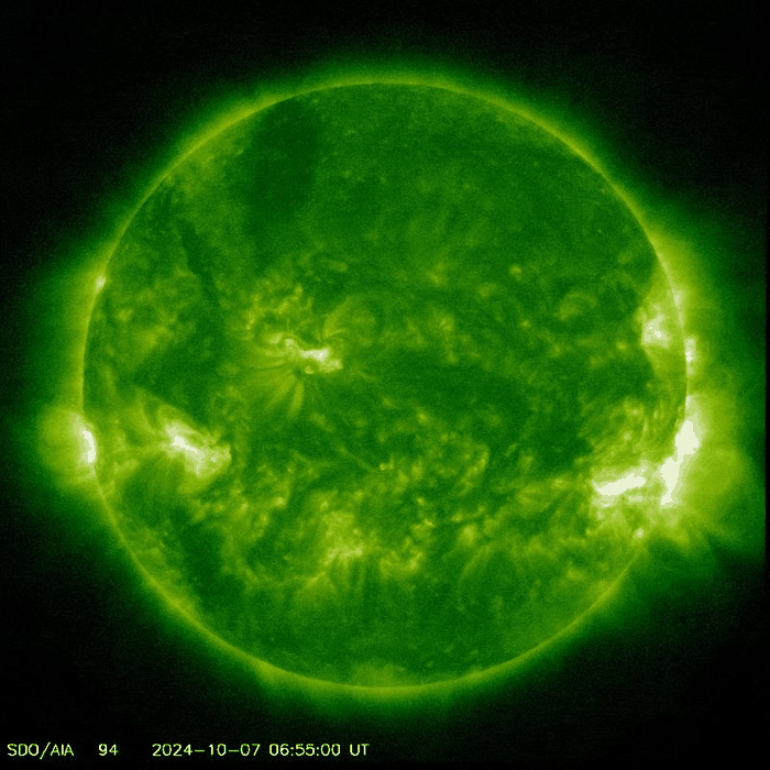 La macchia solare AR3842 sta producendo un'eruzione di massa coronale.