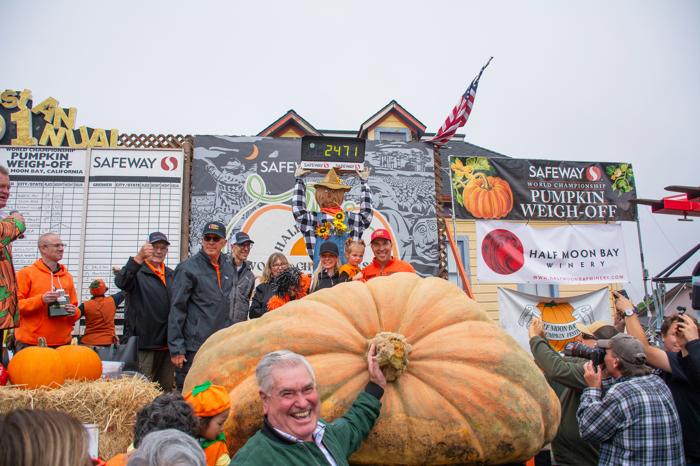 Vincitore del Safeway World Championship Pumpkin Weigh-Off 2024